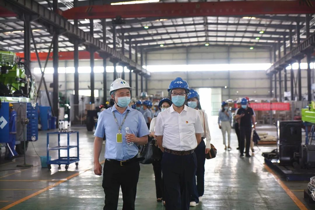 李光明書記調研藍海智裝,推動黨建與業務融合發展(圖1) 李光明書記調研藍海智裝,推動黨建與業務融合發展(圖1)