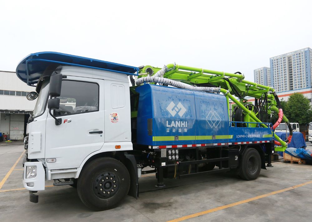 混凝土濕噴臺(tái)車在各類工程施工中的應(yīng)用與優(yōu)勢(shì)(圖1) 混凝土濕噴臺(tái)車在各類工程施工中的應(yīng)用與優(yōu)勢(shì)(圖1)