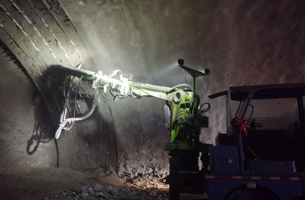 混凝土濕噴機械手,提升施工效率和質量,降低成本與回彈率(圖1) 混凝土濕噴機械手,提升施工效率和質量,降低成本與回彈率(圖1)