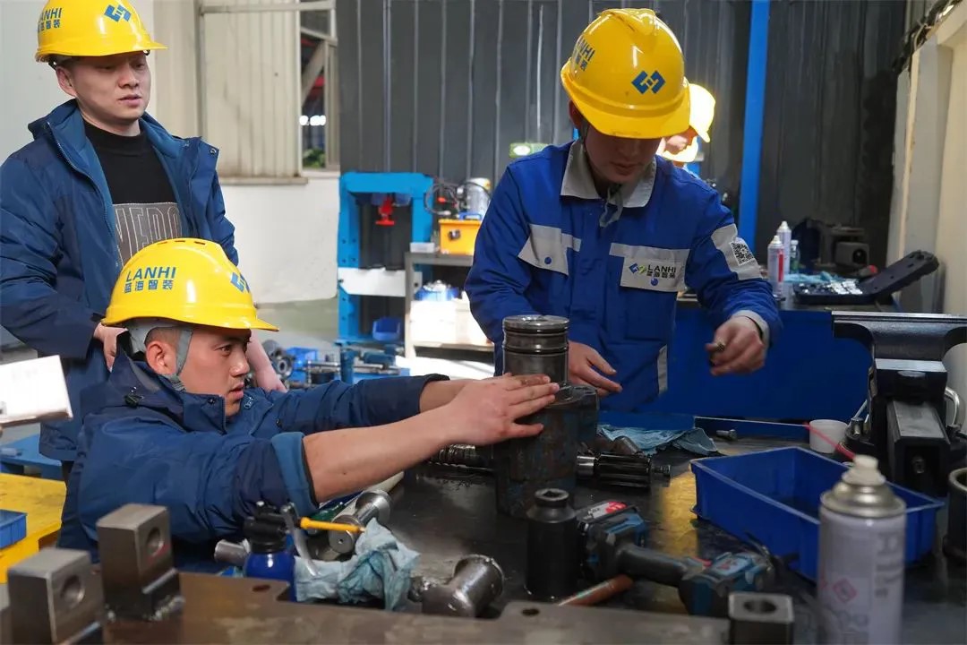 2025售后工程師鑿巖培訓圓滿結束!(圖3) 2025售后工程師鑿巖培訓圓滿結束!(圖3)